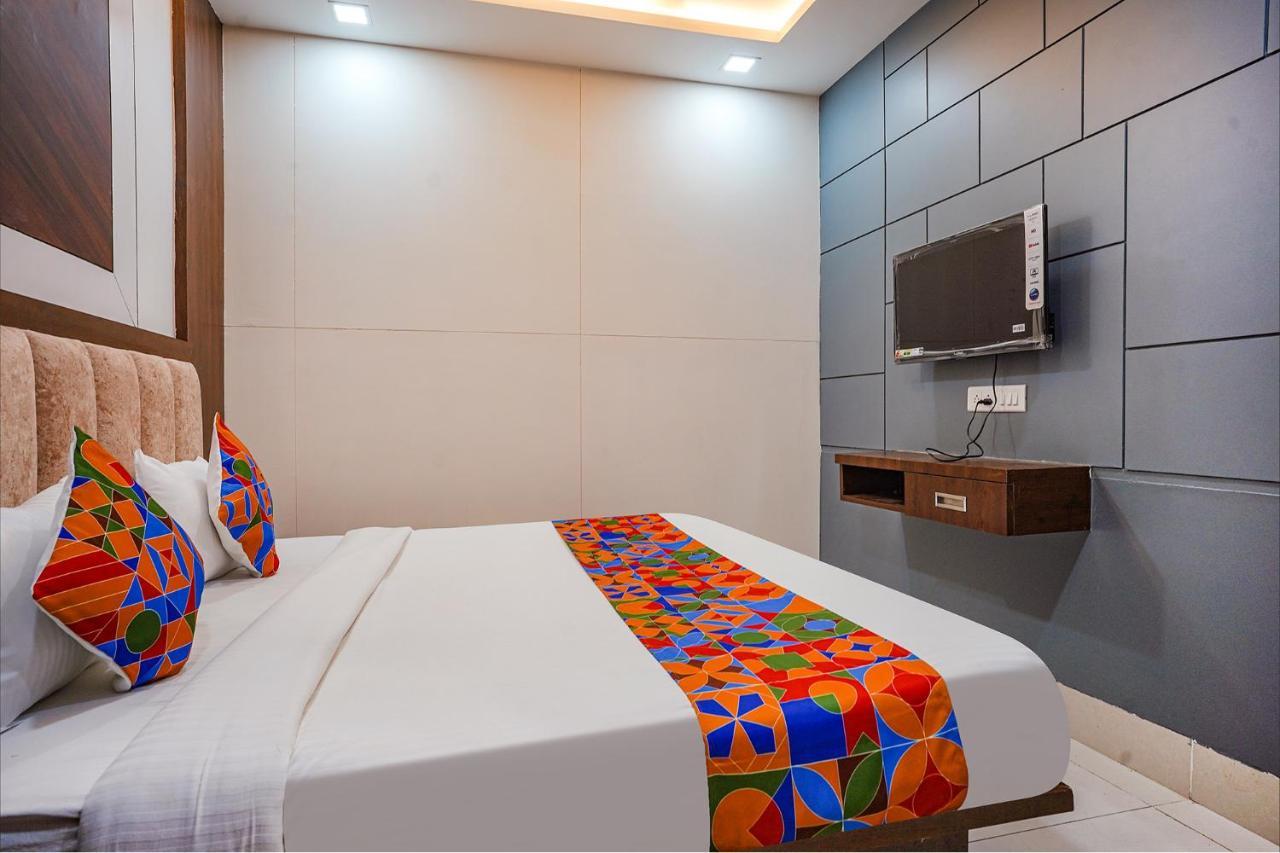 Fabhotel Coral